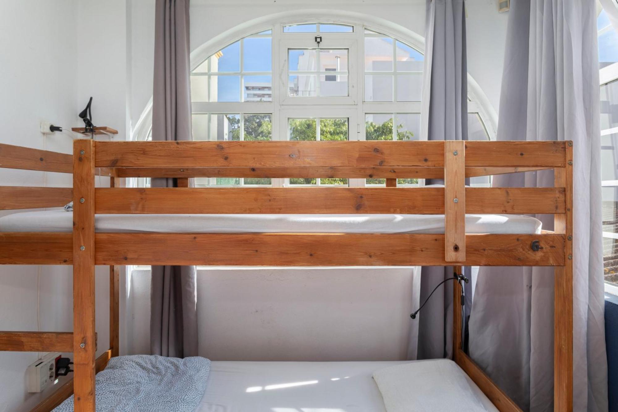 Le Penguin Hostel Фаро Екстериор снимка
