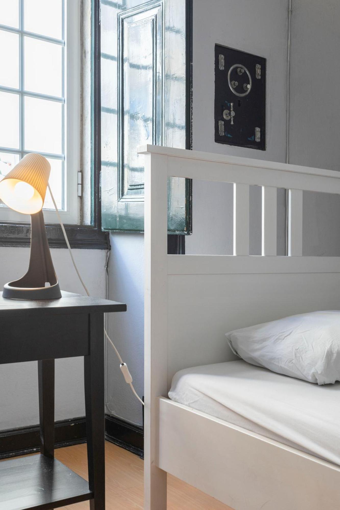 Le Penguin Hostel Фаро Екстериор снимка
