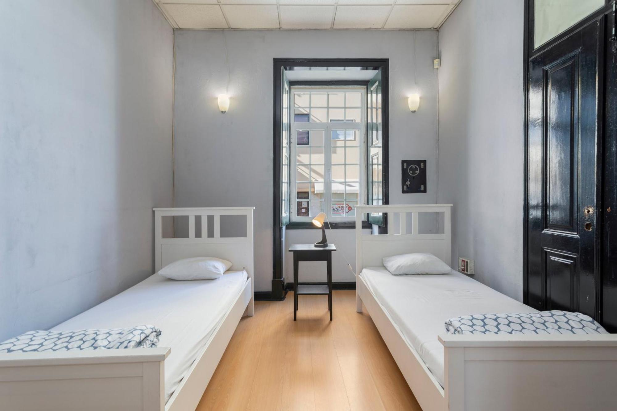 Le Penguin Hostel Фаро Екстериор снимка
