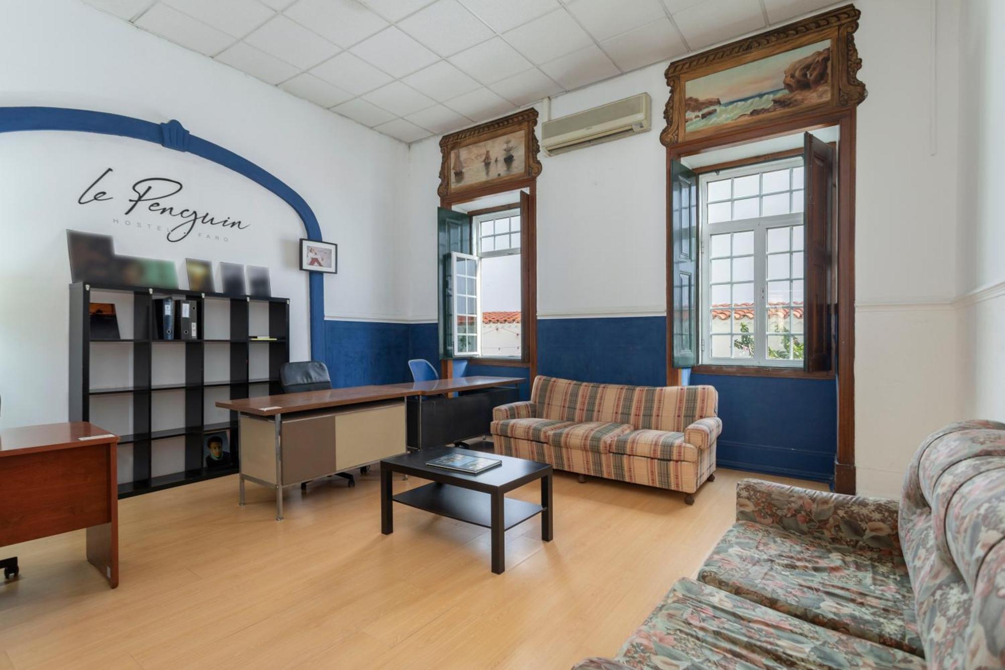 Le Penguin Hostel Фаро Екстериор снимка