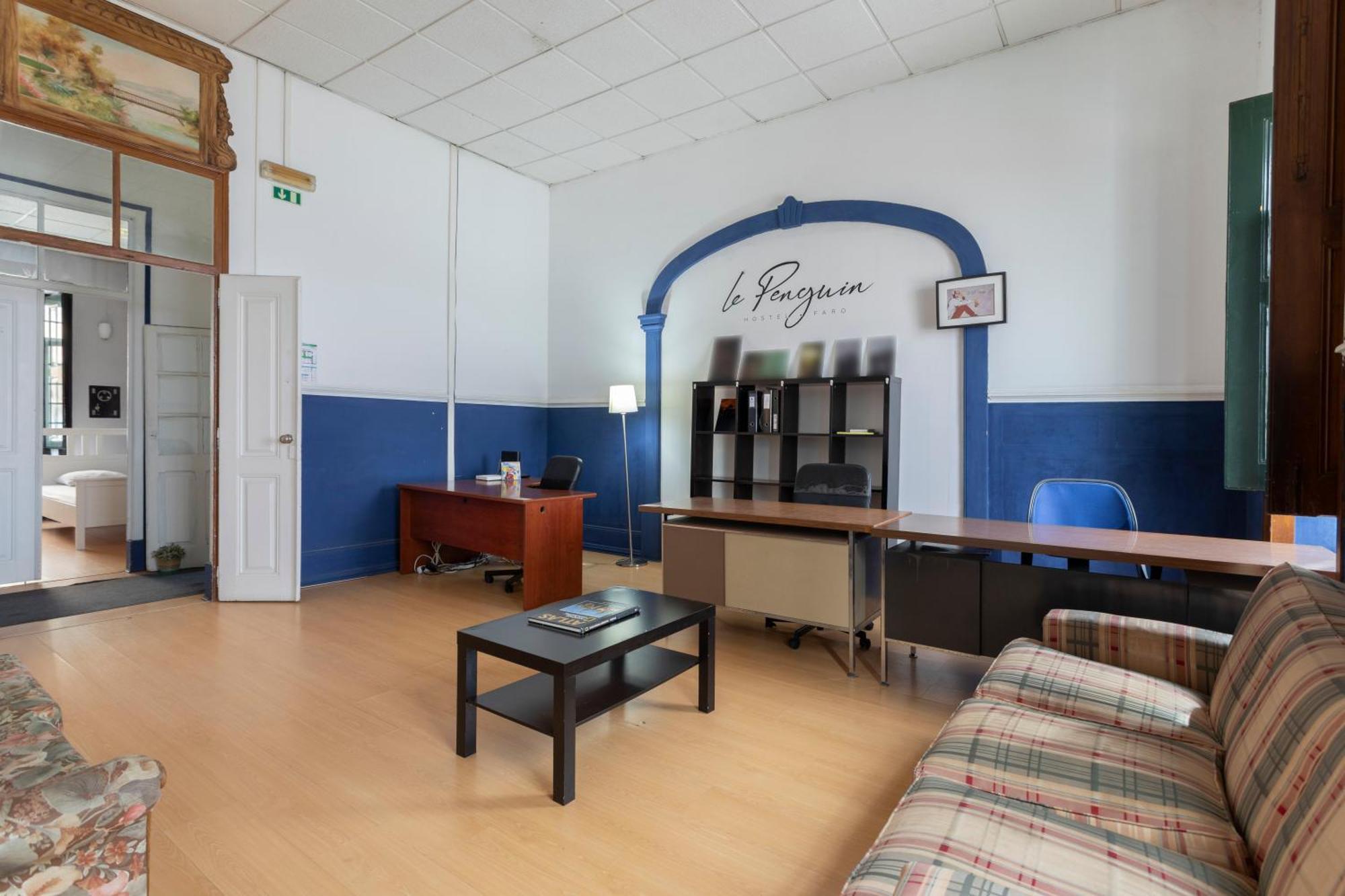Le Penguin Hostel Фаро Екстериор снимка