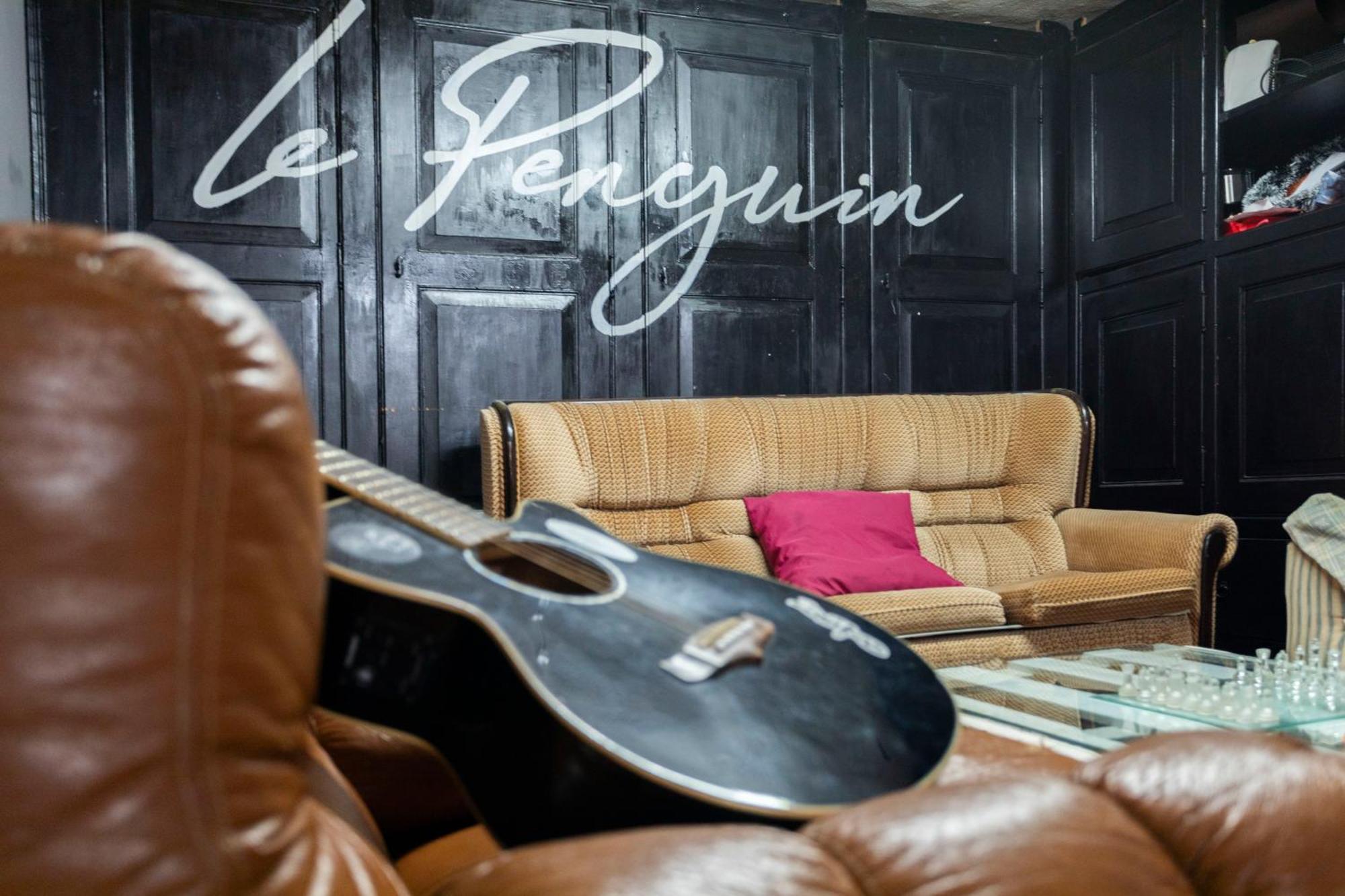 Le Penguin Hostel Фаро Екстериор снимка