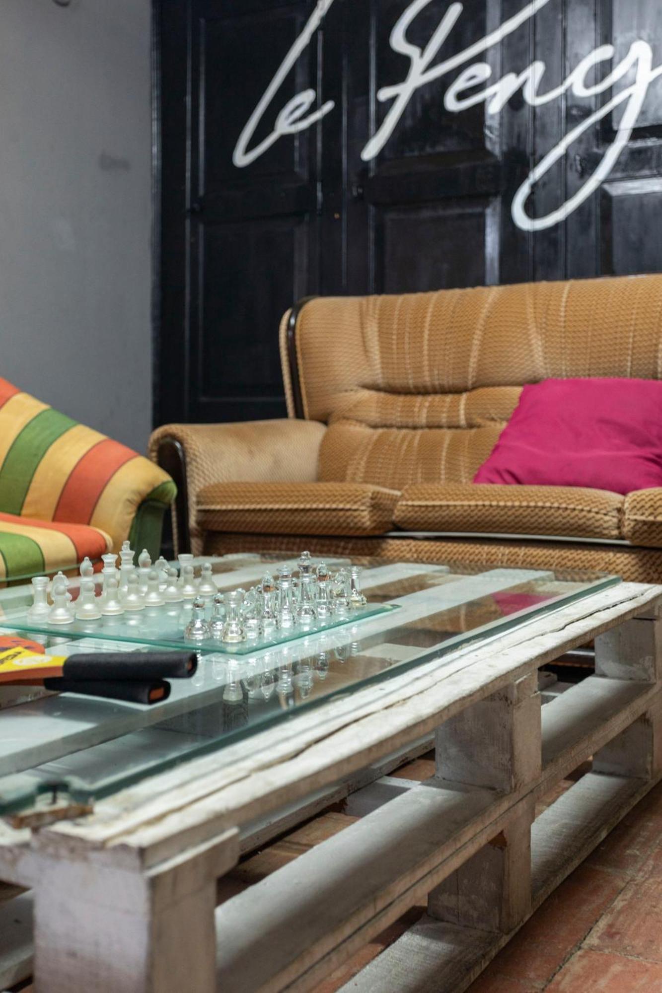 Le Penguin Hostel Фаро Екстериор снимка