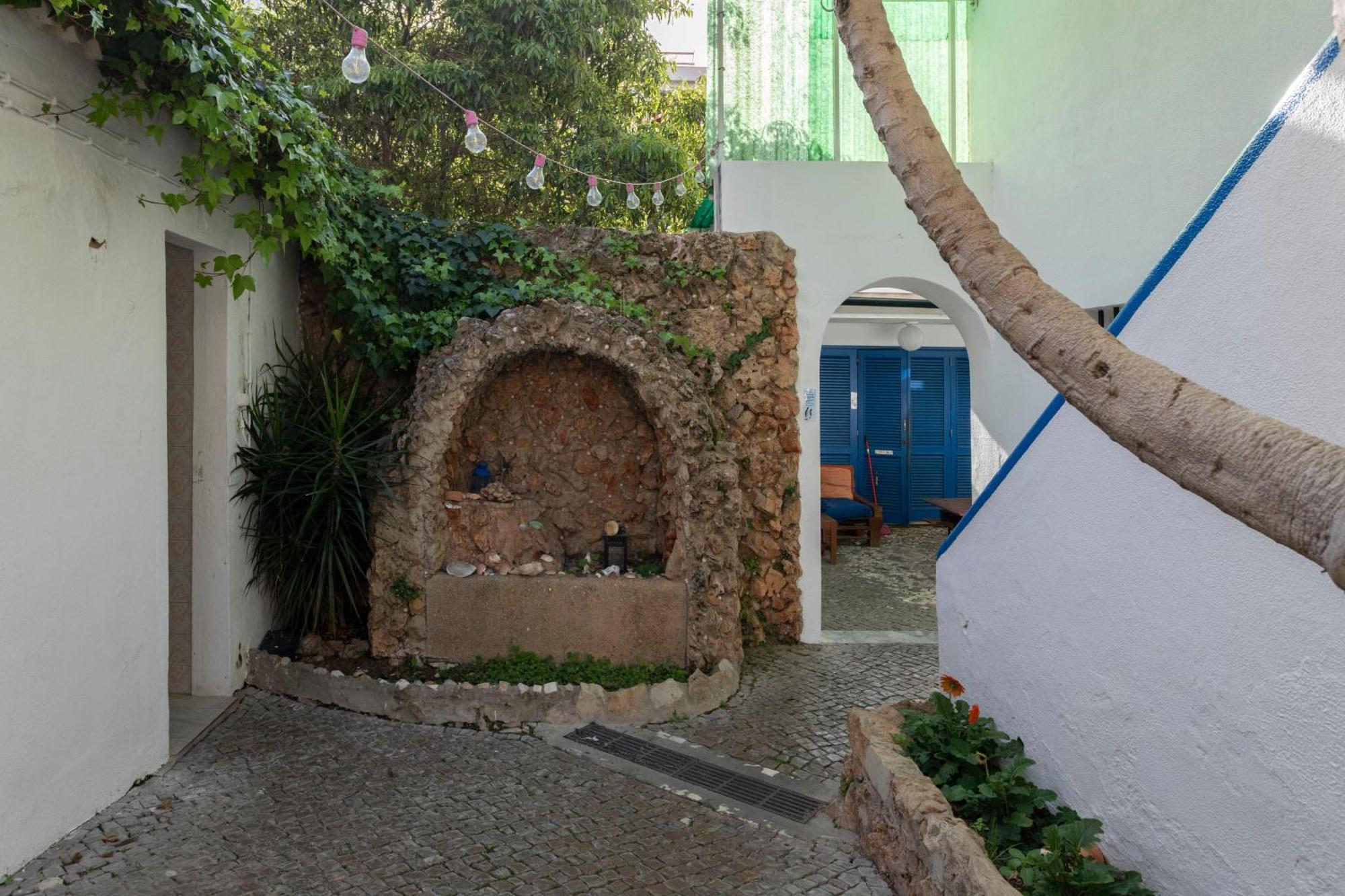 Le Penguin Hostel Фаро Екстериор снимка