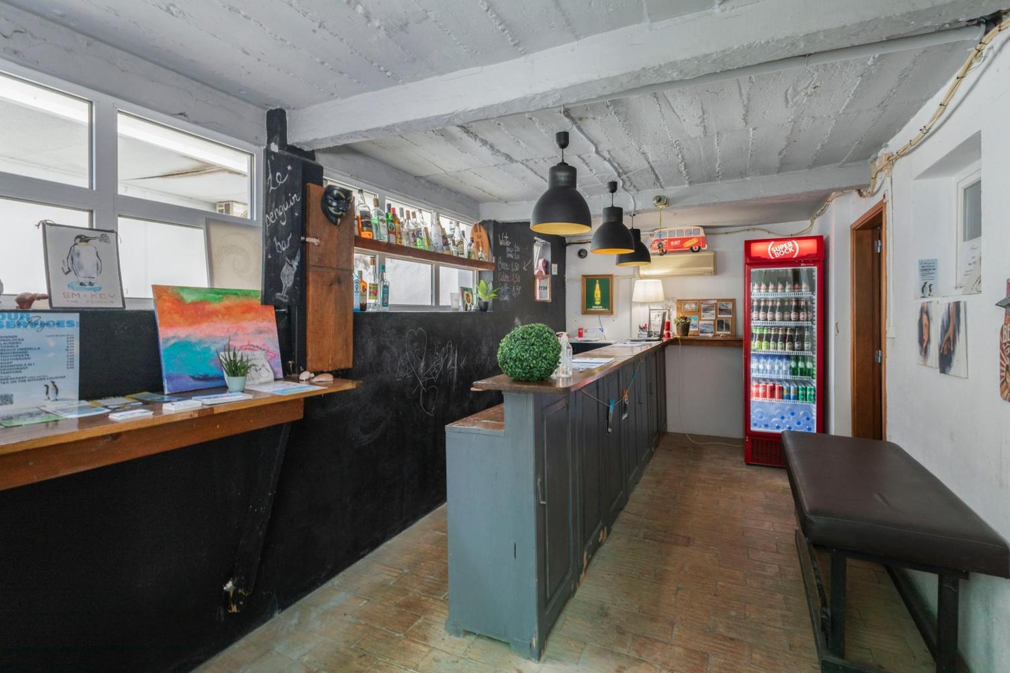 Le Penguin Hostel Фаро Екстериор снимка