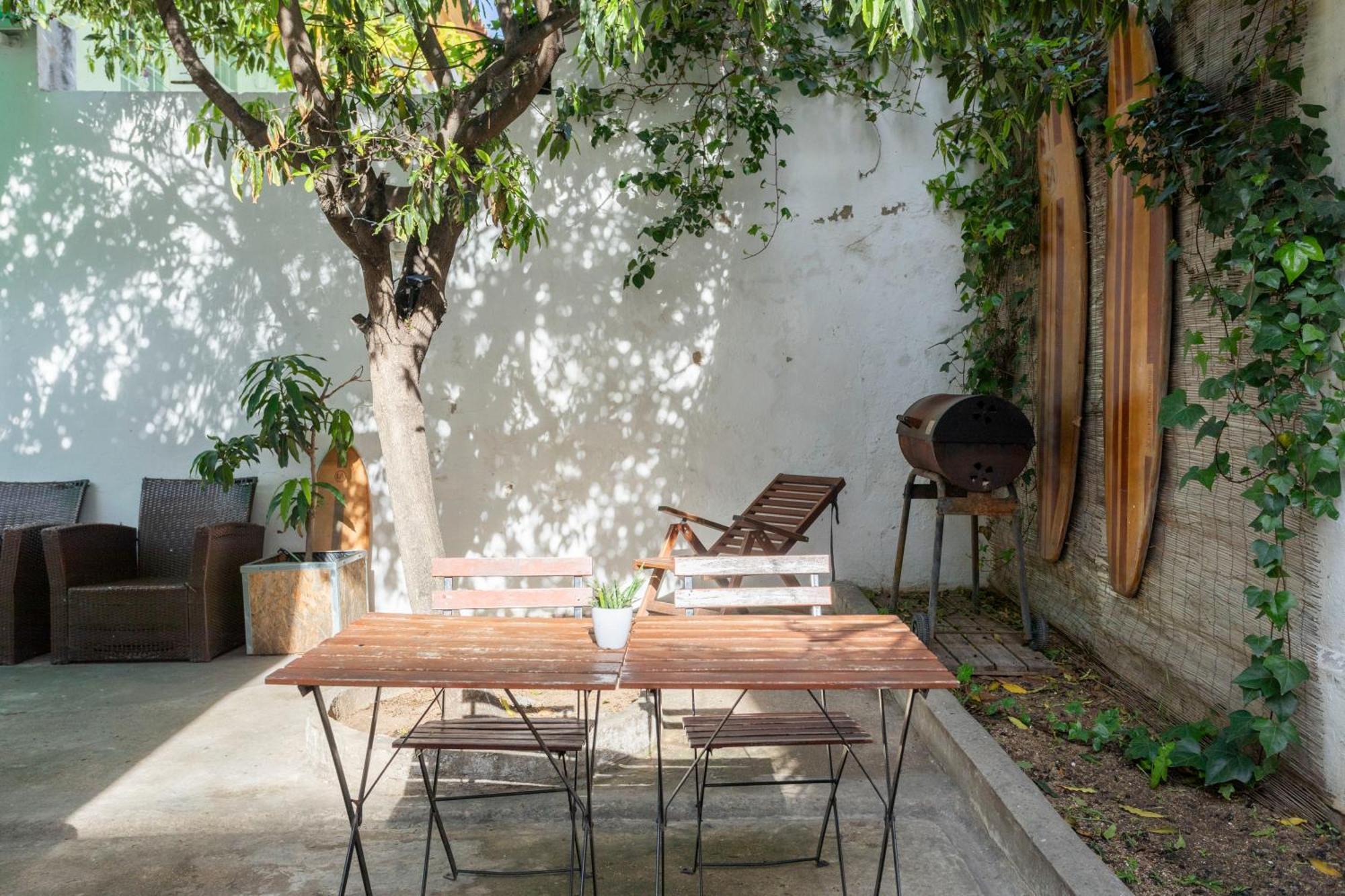 Le Penguin Hostel Фаро Екстериор снимка